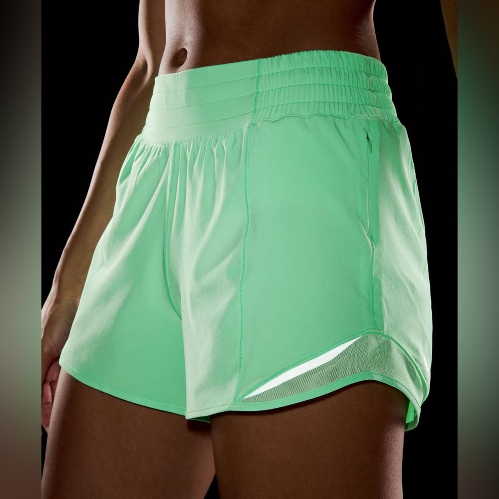 🍋Lululemon🍋 | Hotty Hot Low-Rise Lined Short 4" in pistachio - Picture 2 of 10